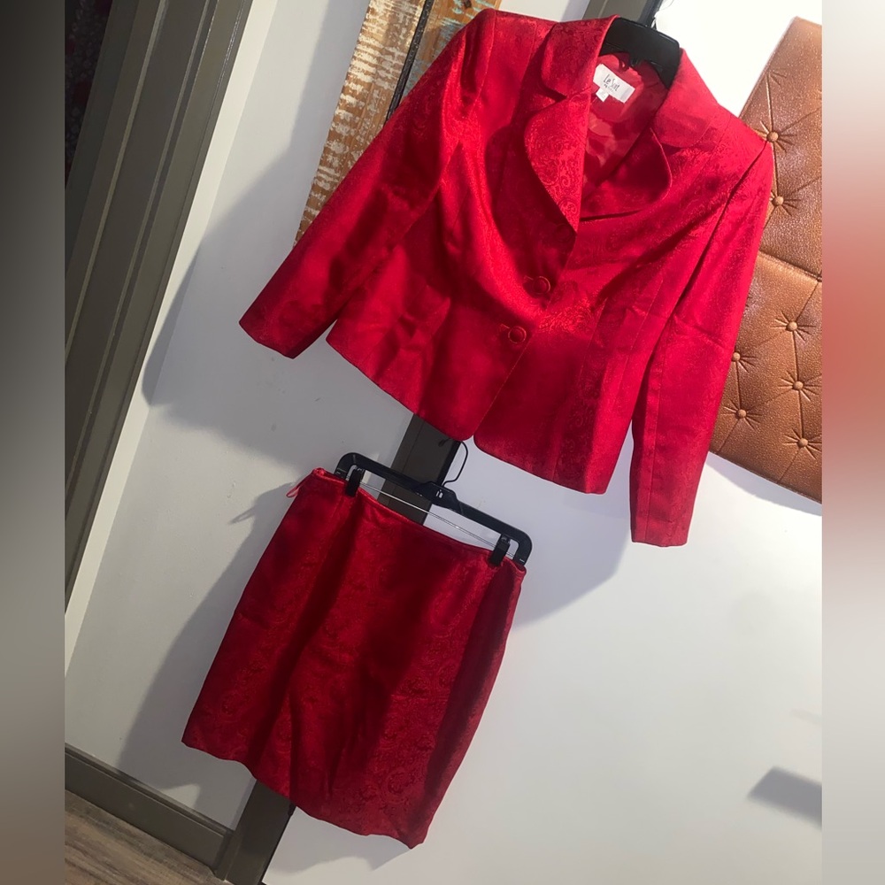 Le Suit Vibrant Red Blazer and Skirt Ensemble